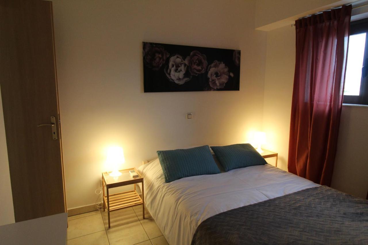Lovely 2-Bedroom Apartment Atene Esterno foto