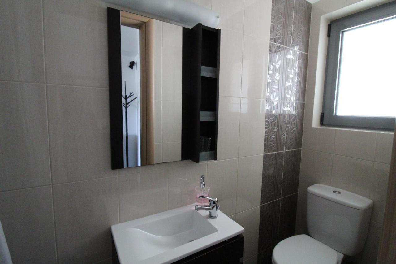 Lovely 2-Bedroom Apartment Atene Esterno foto